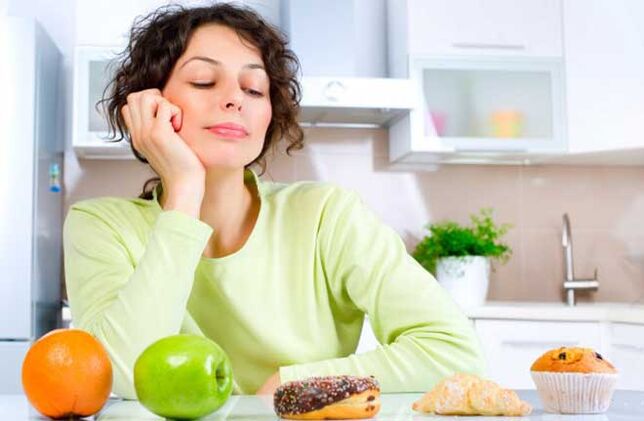 femeie care urmează o dietă mediteraneană